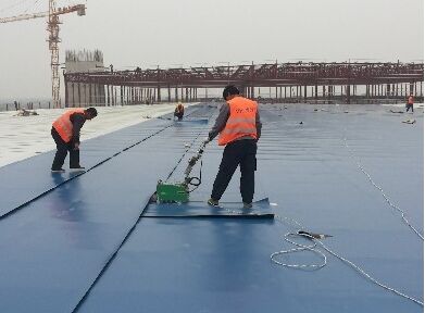 HDPE防水板的焊縫施工現場