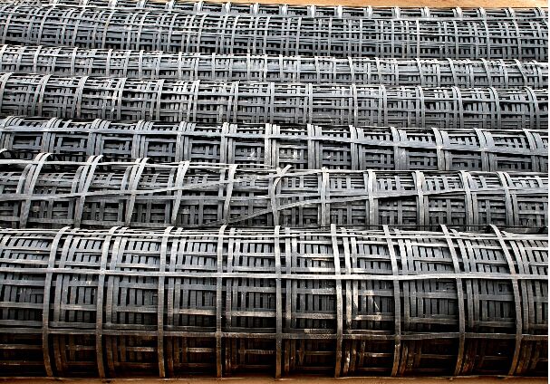 鋼塑土工格柵防止路面斷裂沉降